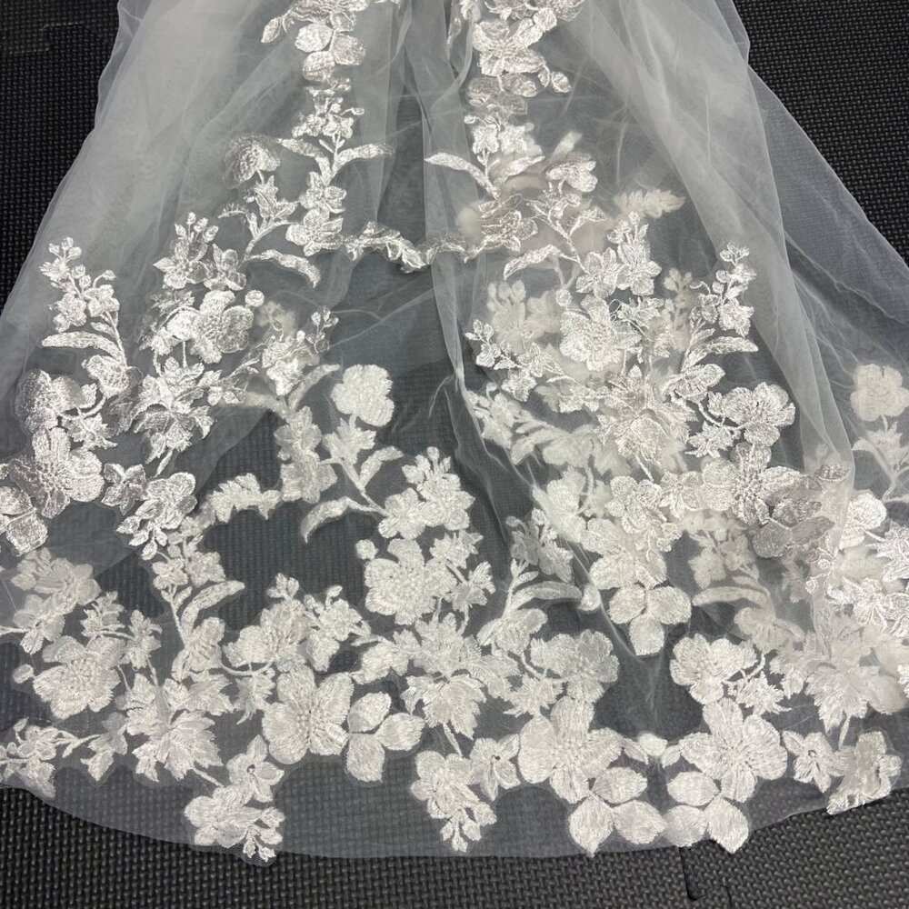 Floral Ivory Lace Embroidered Cathedral Bridal Veil Sheer & Romantic 35 Inches L - Picture 2 of 5